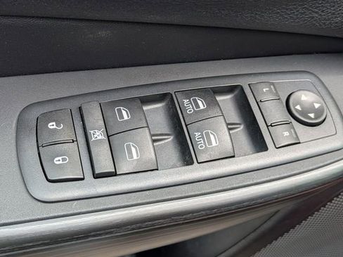 Used 2017 Jeep Cherokee Trailhawk w/ Cold Weather Group AWD/4WD image 15