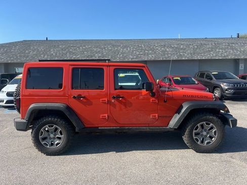 Used 2015 Jeep Wrangler Unlimited Rubicon w/ Connectivity Group AWD/4WD image 16