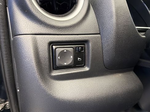 Used 2015 Nissan Versa FWD image 14