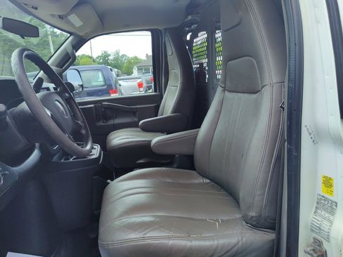 Used 2016 GMC Savana 3500 Extended image 10
