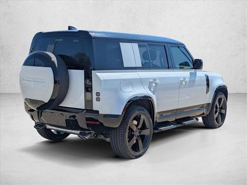 New 2026 Land Rover Defender 110 V8 image 2