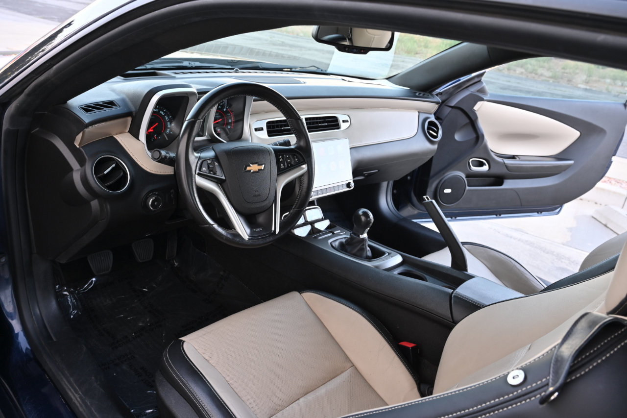 Used 2012 Chevrolet Camaro SS RWD image 10