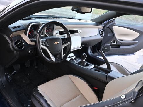 Used 2012 Chevrolet Camaro SS RWD image 10