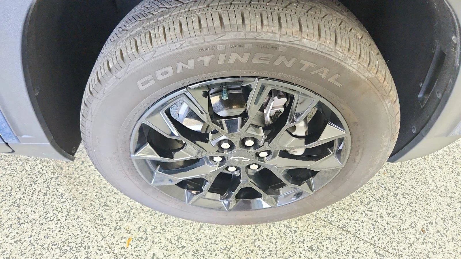 Used 2025 Chevrolet Traverse LT w/ Midnight/Sport Edition AWD/4WD image 31
