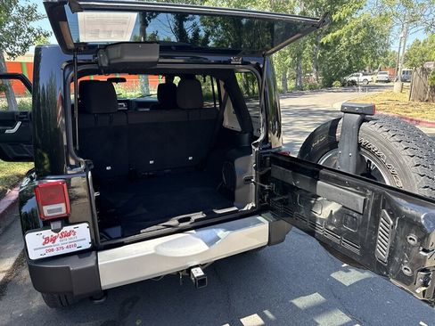 Used 2012 Jeep Wrangler Unlimited Sahara AWD/4WD image 19