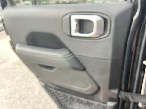 Used 2023 Jeep Wrangler Unlimited Sahara AWD/4WD image 17