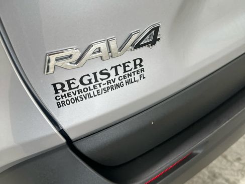 Used 2025 Toyota RAV4 LE AWD/4WD image 10