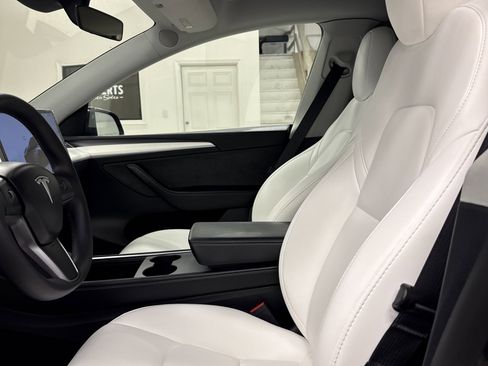 Used 2024 Tesla Model Y 2WD image 4