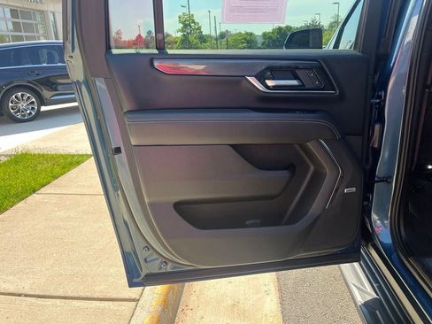 Used 2025 GMC Yukon XL Elevation AWD/4WD image 19