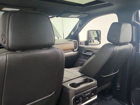 Used 2025 Chevrolet Silverado 2500 High Country w/ High Country Premium Package AWD/4WD image 25