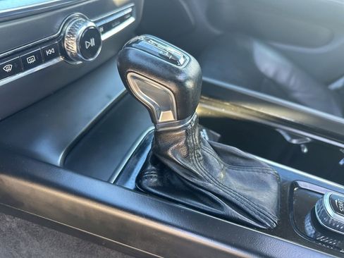 Used 2020 Volvo S60 T6 Momentum image 27