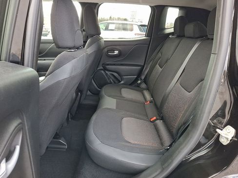 Used 2023 Jeep Renegade Latitude image 11