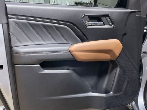 Used 2024 GMC Canyon AT4 w/ Technology Package image 12