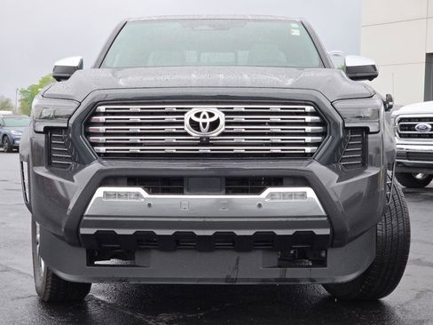 Used 2024 Toyota Tacoma Limited w/ Limited Package (LT) AWD/4WD image 12