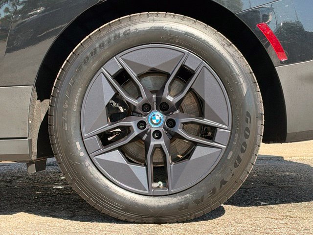 Certified 2024 BMW iX xDrive50 w/ Premium Package AWD/4WD image 4