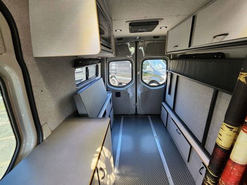 Used 2024 Mercedes-Benz Sprinter 2500 image 8