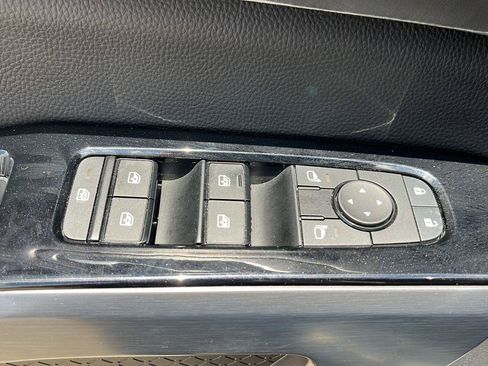 Used 2023 Nissan Pathfinder SL FWD image 9