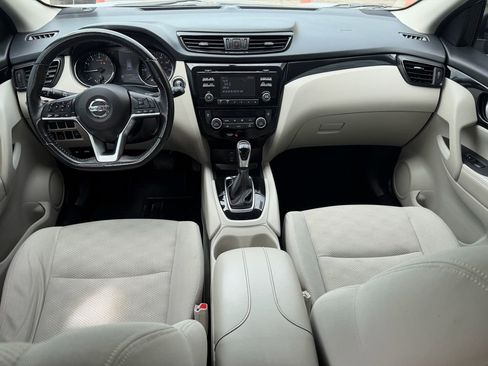 Used 2018 Nissan Rogue Sport SV w/ SV All-Weather Package AWD/4WD image 33