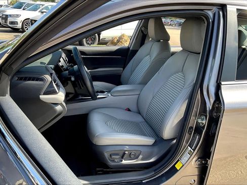Used 2020 Toyota Camry SE image 6