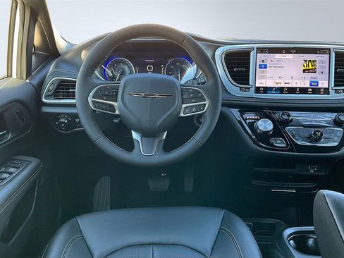 New 2026 Chrysler Pacifica Select image 20
