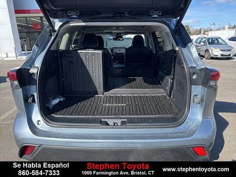Used 2023 Toyota Highlander XLE image 31