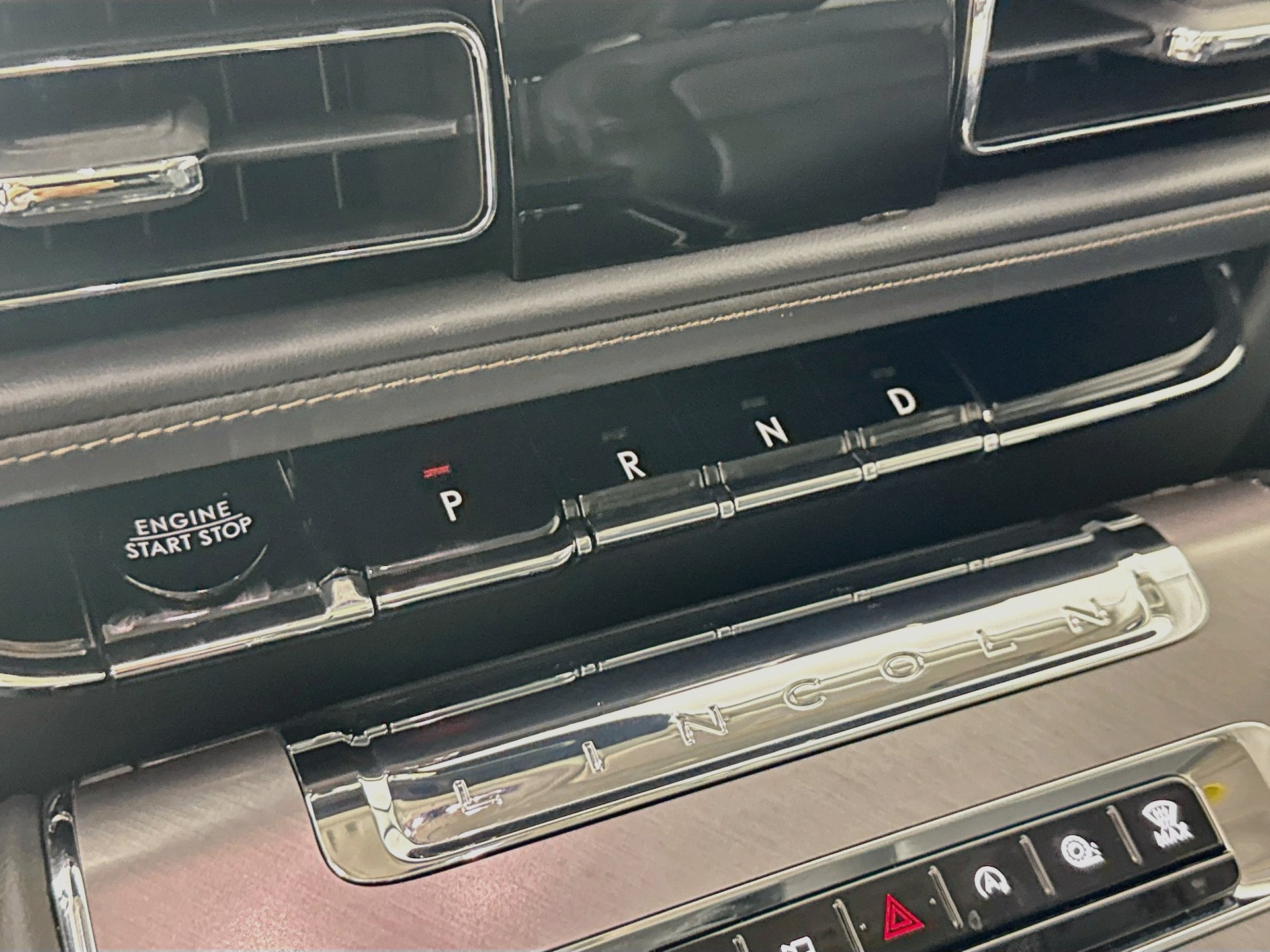 Used 2025 Lincoln Aviator AWD w/ Jet Appearance Package image 18