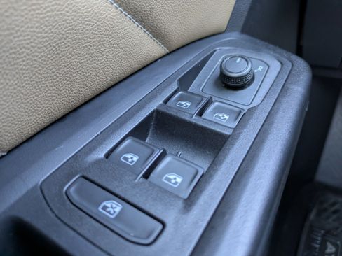 Used 2020 Volkswagen Atlas Cross Sport SEL image 21