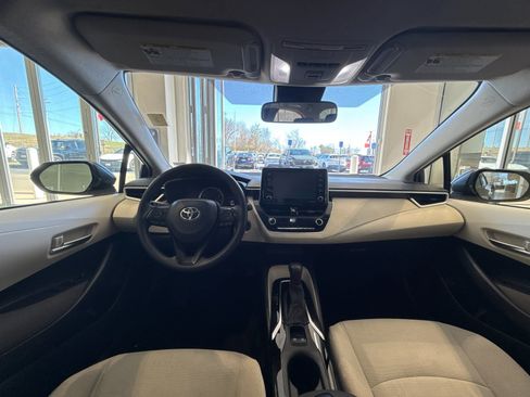 Used 2021 Toyota Corolla LE w/ LE Convenience Package image 13