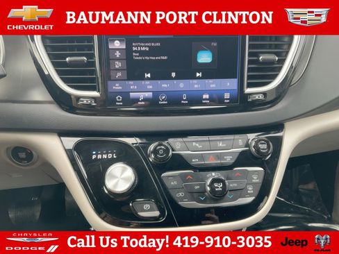 Used 2024 Chrysler Pacifica Touring-L FWD image 21