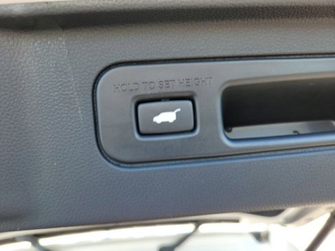 Used 2023 Honda Pilot Touring image 15