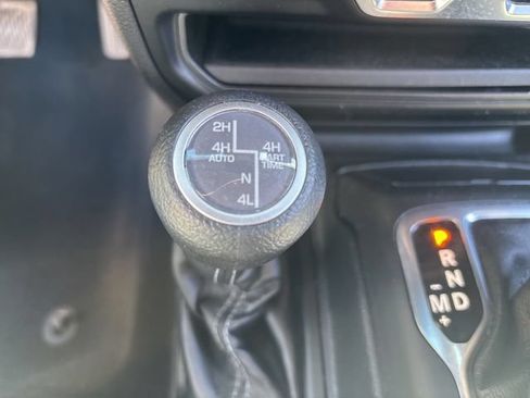 Used 2024 Jeep Wrangler Unlimited w/ Convenience Group AWD/4WD image 28