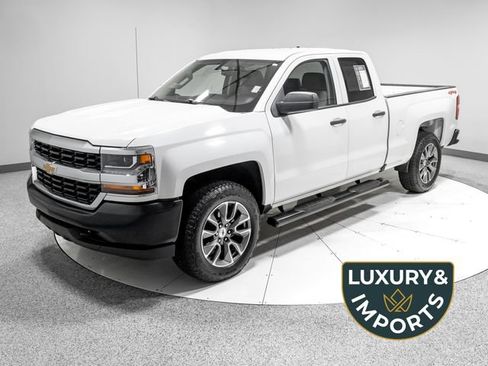 Used 2018 Chevrolet Silverado 1500 W/T w/ Trailering Package AWD/4WD image 1