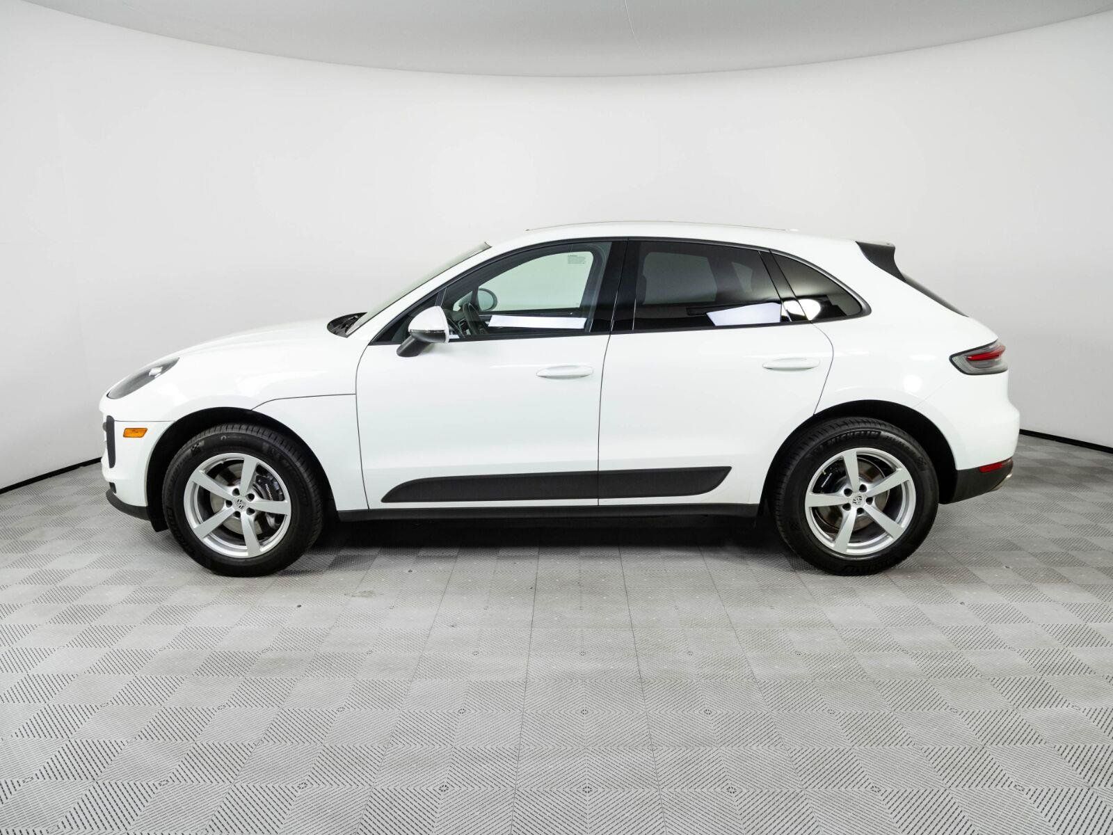 Used 2021 Porsche Macan AWD/4WD image 2