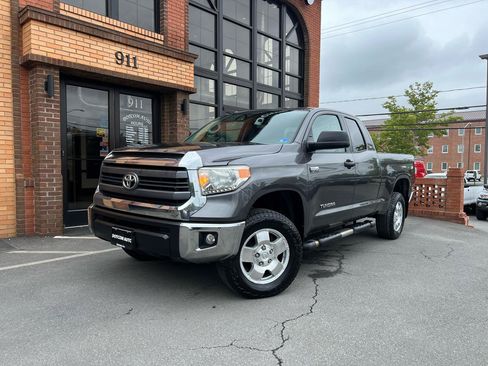 Used 2014 Toyota Tundra SR5 AWD/4WD image 2