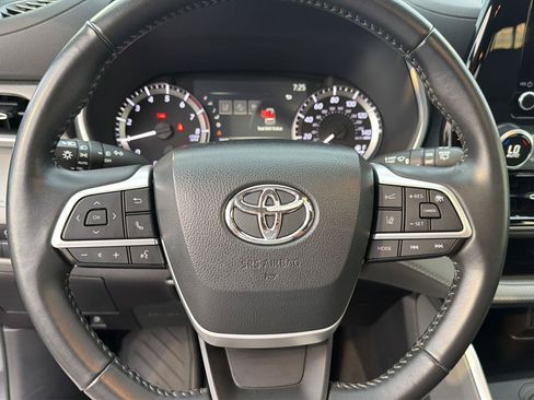 Used 2023 Toyota Highlander XLE FWD image 20