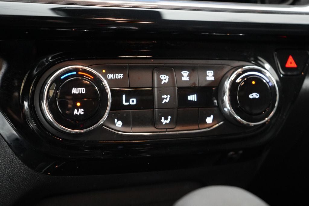 Used 2025 Chevrolet Trax RS w/ Driver Confidence Package FWD image 28