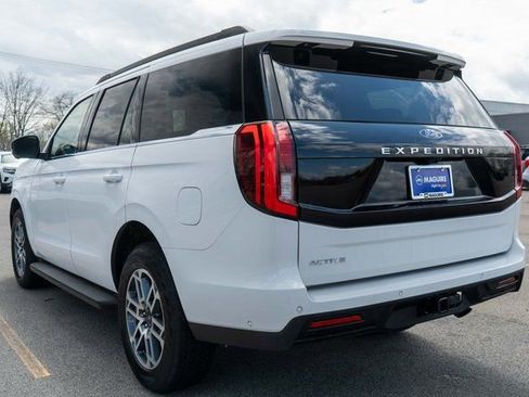 Used 2025 Ford Expedition Active AWD/4WD image 8