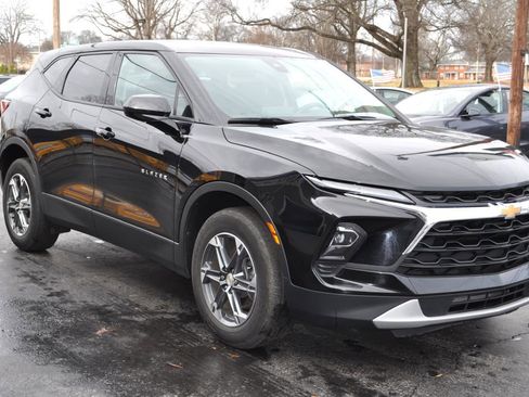 Used 2024 Chevrolet Blazer LT image 1