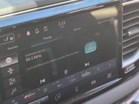 Used 2024 Chrysler Pacifica Touring-L FWD image 18