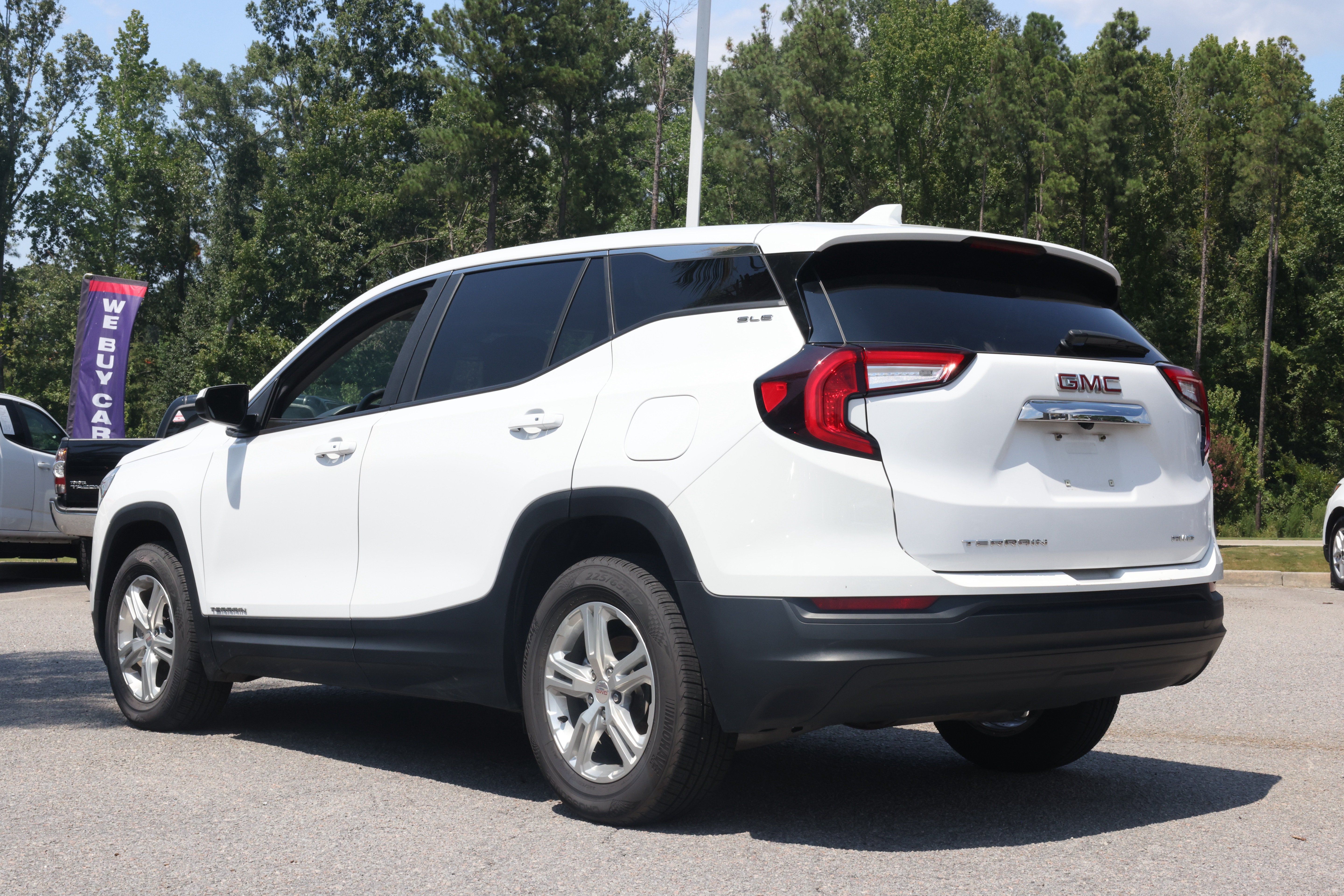 Used 2024 GMC Terrain SLE AWD/4WD image 2