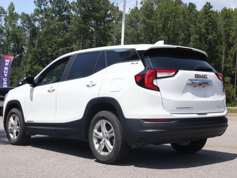 Used 2024 GMC Terrain SLE AWD/4WD image 2