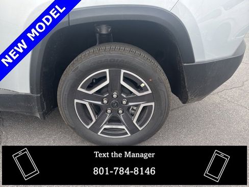 New 2026 Jeep Cherokee Laredo image 7