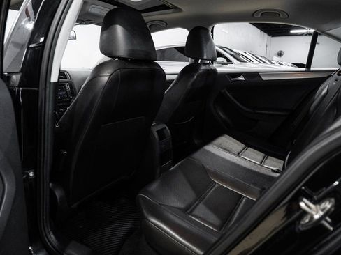 Used 2017 Volkswagen Jetta SE image 42