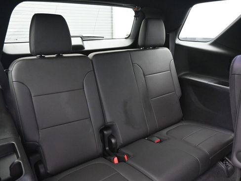 Used 2023 Chevrolet Traverse Premier w/ Redline Edition image 18