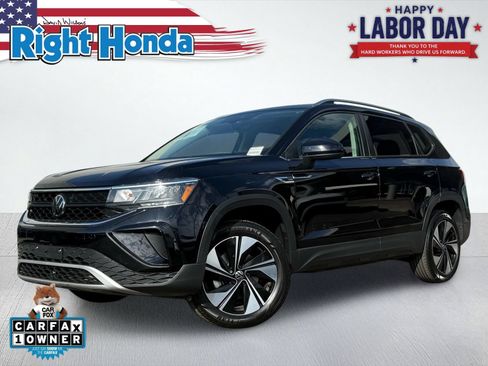 Used 2024 Volkswagen Taos SE AWD/4WD image 1
