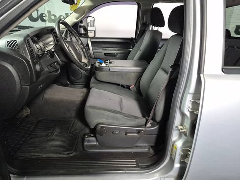 Used 2013 Chevrolet Silverado 2500 LT w/ Interior Plus Package AWD/4WD image 9