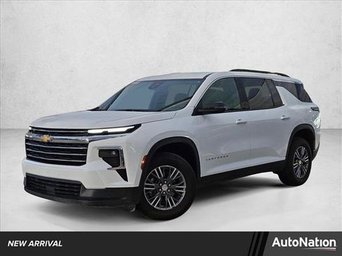 Used 2026 Chevrolet Traverse LT image 1