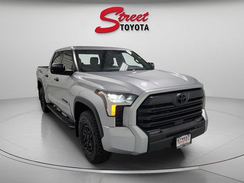 Certified 2025 Toyota Tundra SR5 AWD/4WD image 5