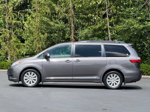 Used 2015 Toyota Sienna XLE w/ XLE Navigation Package AWD/4WD image 3