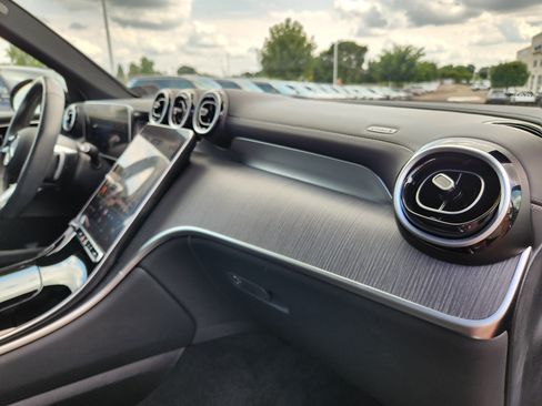 Used 2024 Mercedes-Benz GLC 300 4MATIC image 17